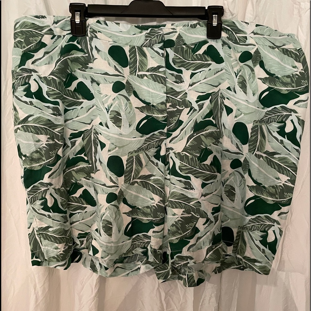 Dalia Green and White Floral Shorts